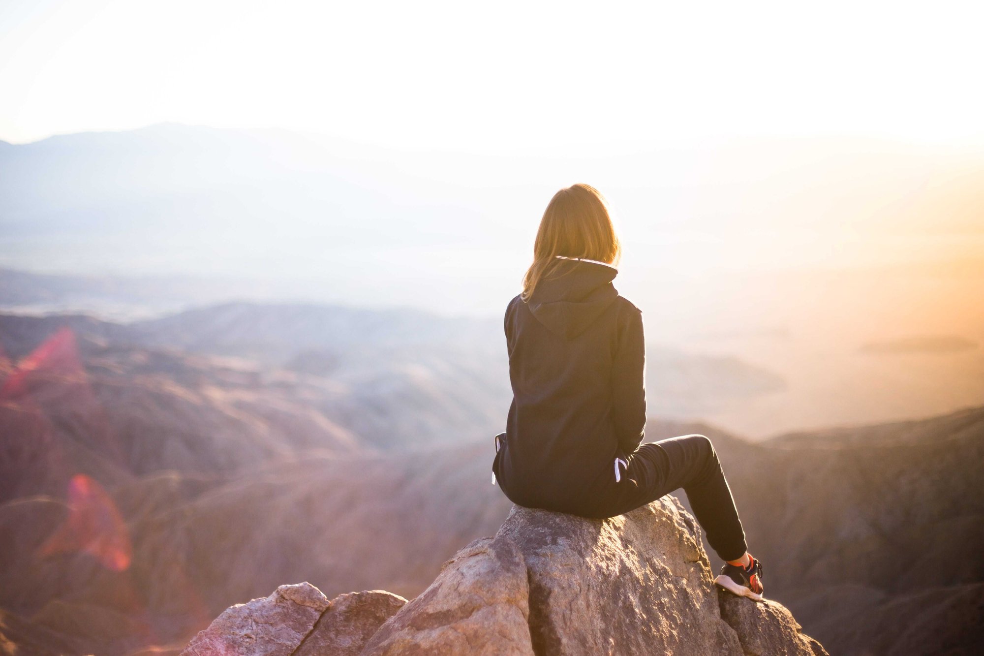 Hassle-free IT - girl on top of mountain